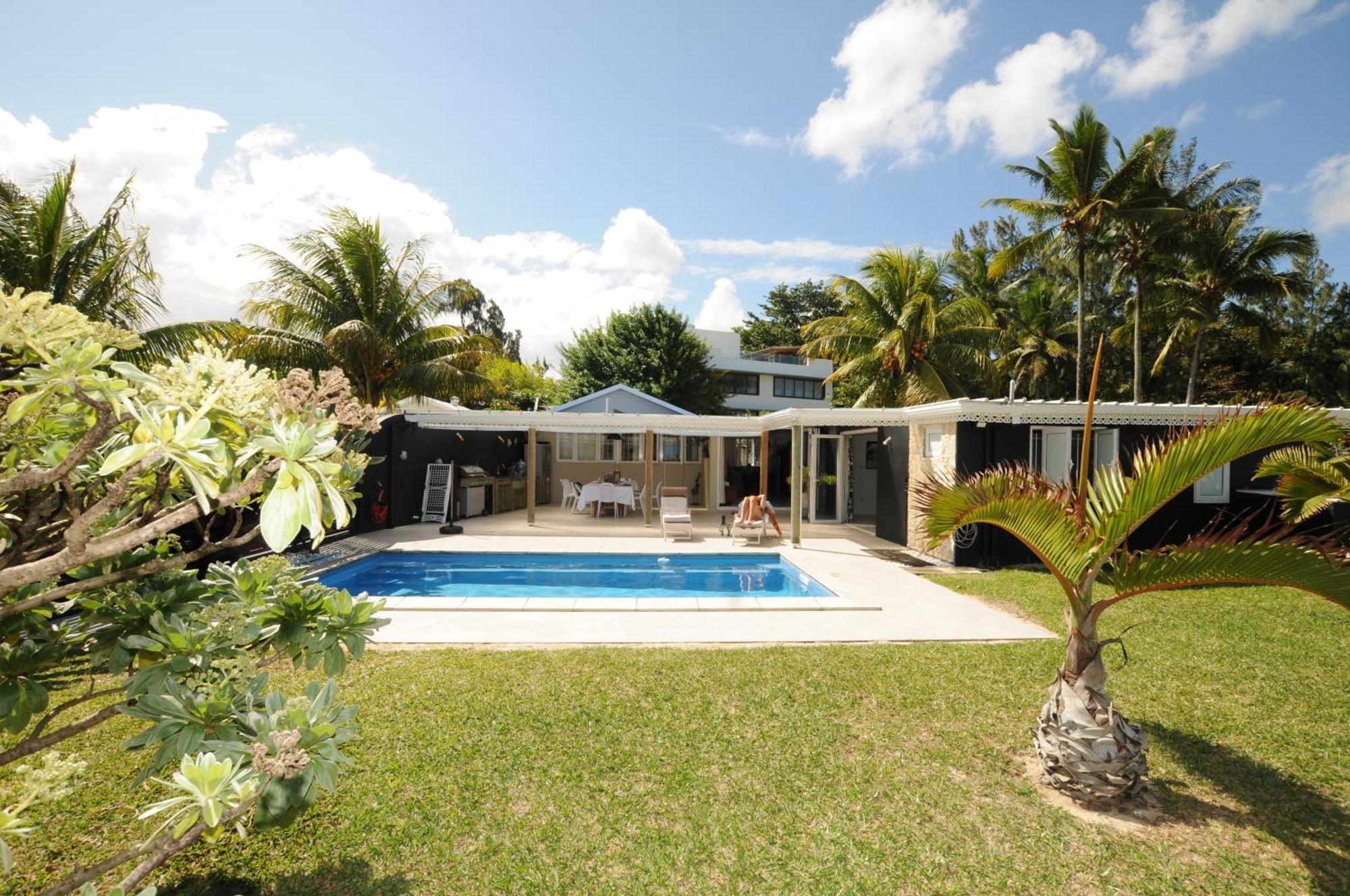 Chalet Kestrel With Pool On The Beach Riambel Exterior photo