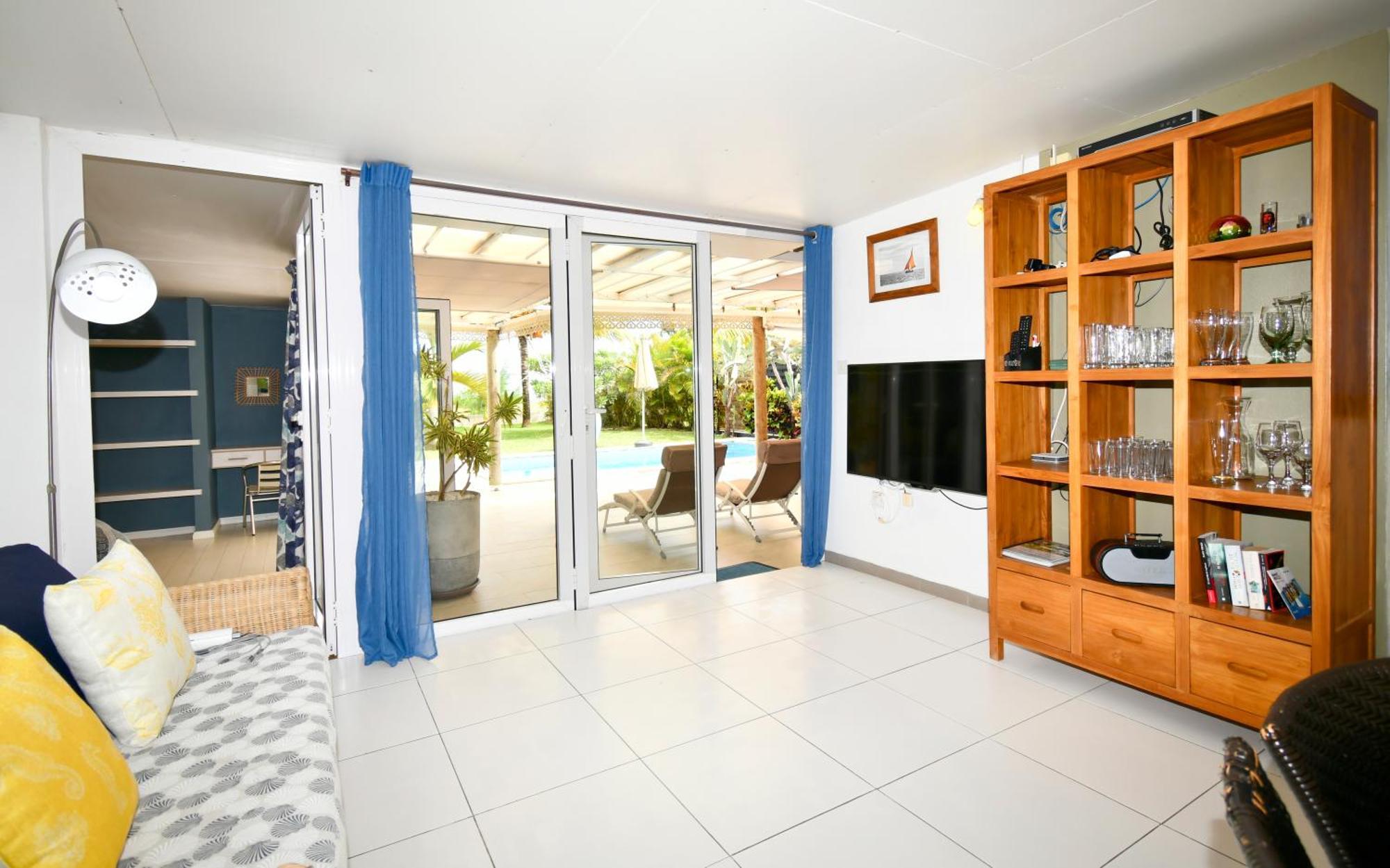 Chalet Kestrel With Pool On The Beach Riambel Exterior photo