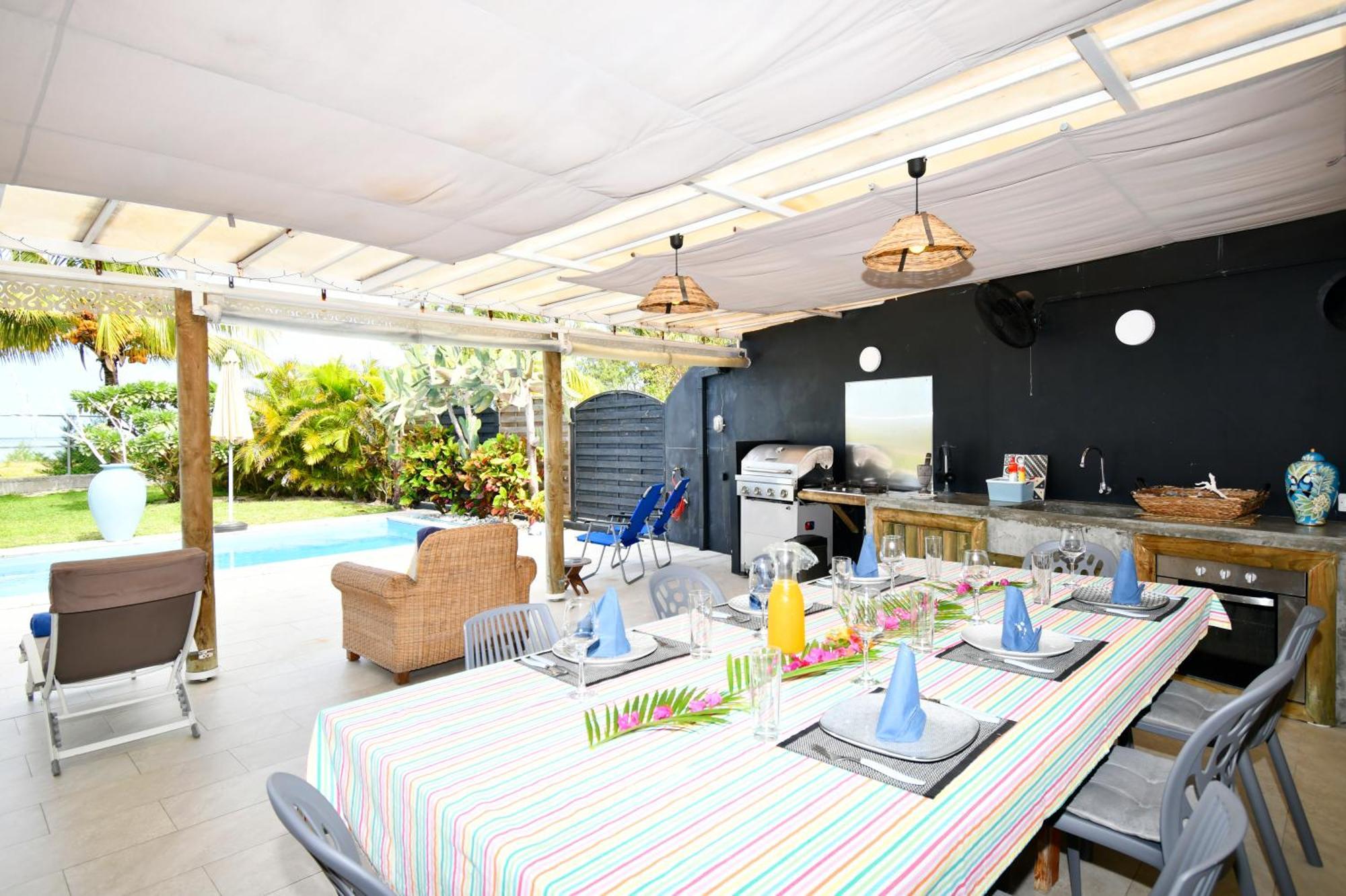 Chalet Kestrel With Pool On The Beach Riambel Exterior photo
