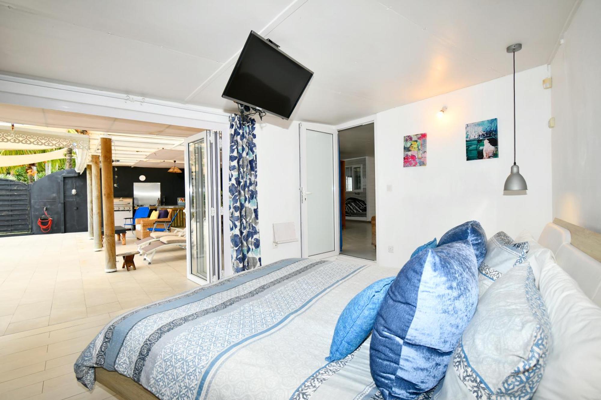 Chalet Kestrel With Pool On The Beach Riambel Exterior photo