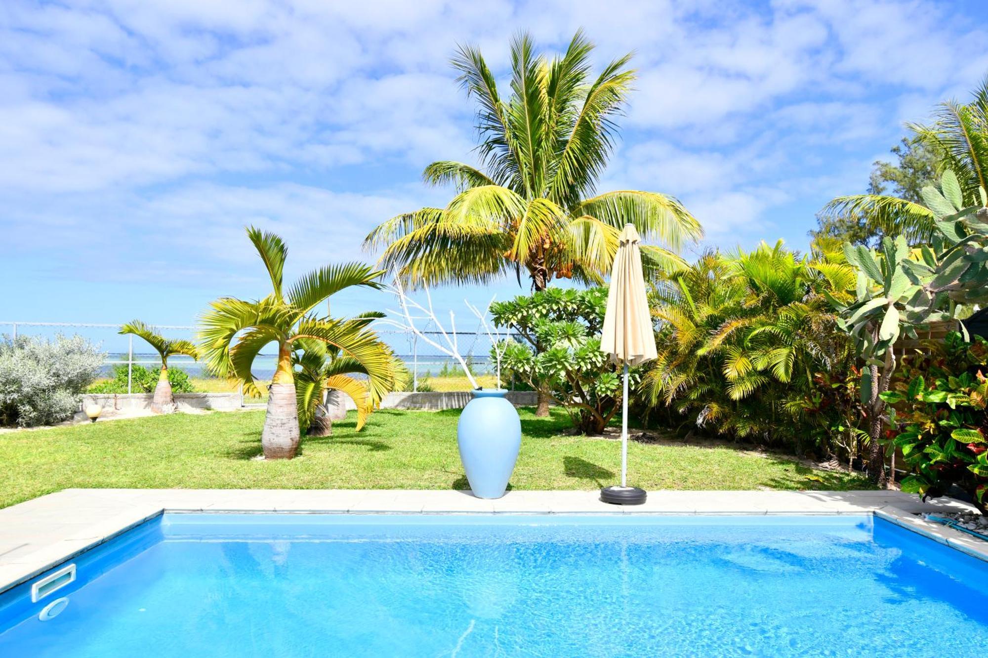 Chalet Kestrel With Pool On The Beach Riambel Exterior photo