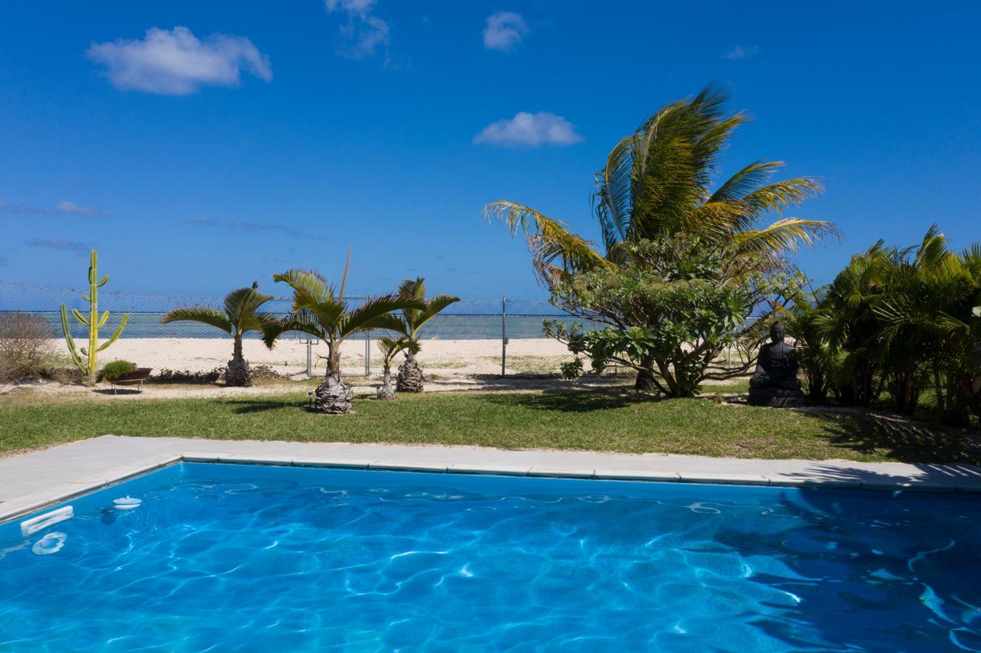 Chalet Kestrel With Pool On The Beach Riambel Exterior photo